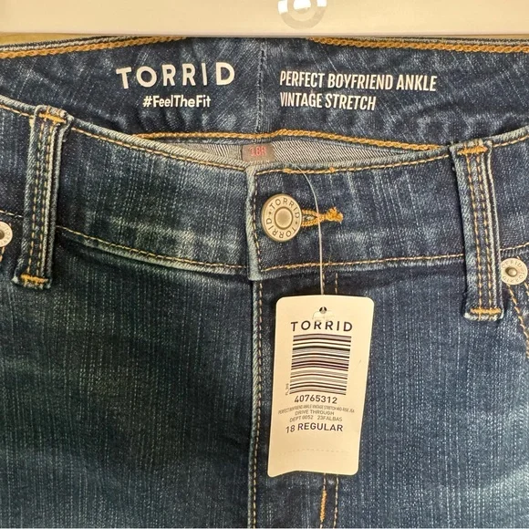 Torrid - Perfect Boyfriend Mid-Rise Jean - Size 18 - Picture 3 of 13